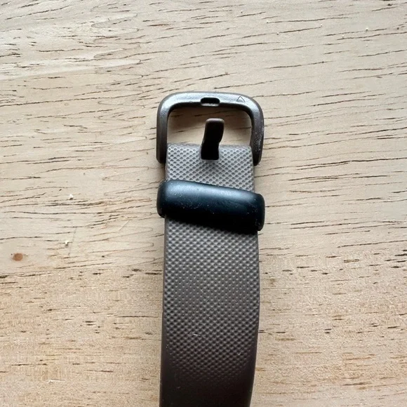 Garmin Vivomove Sport Hybrid Smartwatch in Cocoa - Picture 11 of 15